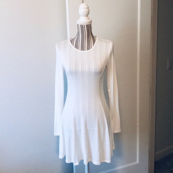 ⚡️⬇️Sale⚡️ White Skater Dress - Picture 2 of 8